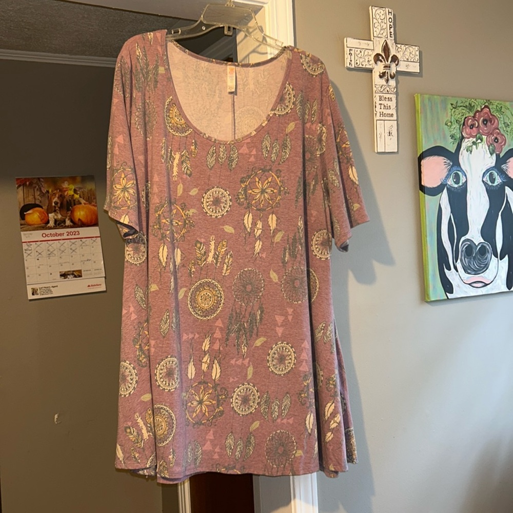 LuLaRoe dreamcatcher top